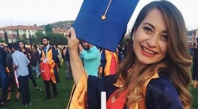 Esra&nbsp;öğretmen,&nbsp;öğrencilerinin gözü önünde öldü