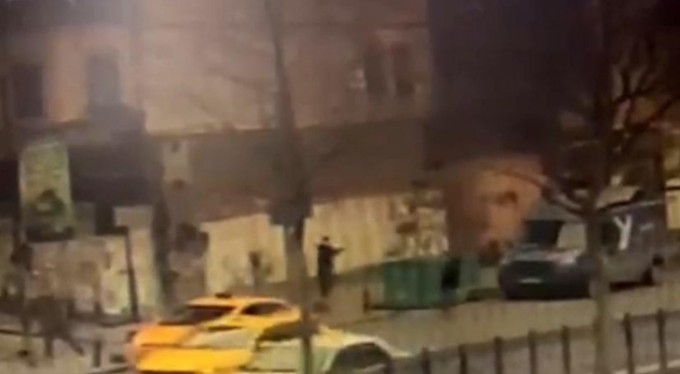 Silahlı çatışmada çocuğunu bırakıp kaçtı