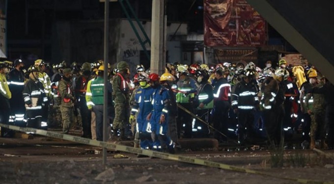 Meksika'da üst geçit çöktü: 20 ölü
