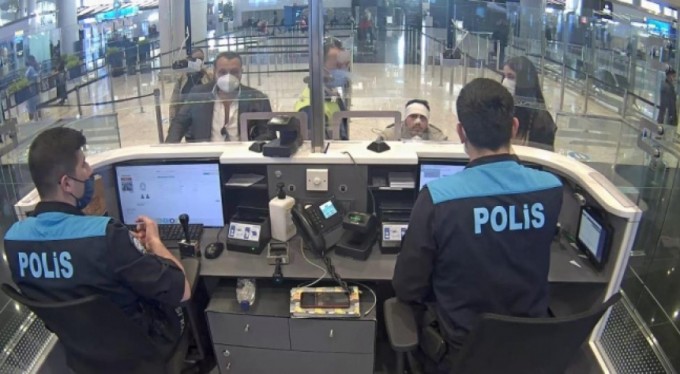 VİP&nbsp;göçmen kaçakçılığı pasaport polisine takıldı