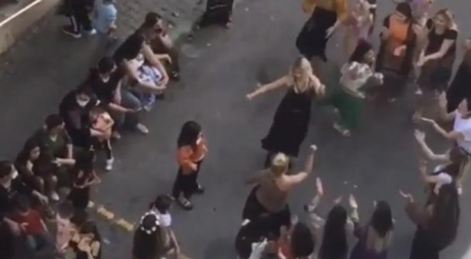 Yasağı hiçe sayıp böyle göbek attılar