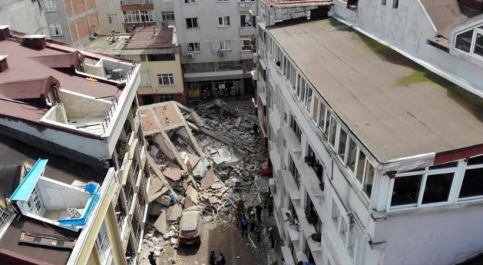 5 katlı bina böyle çöktü, Allah'tan boşaltılmıştı