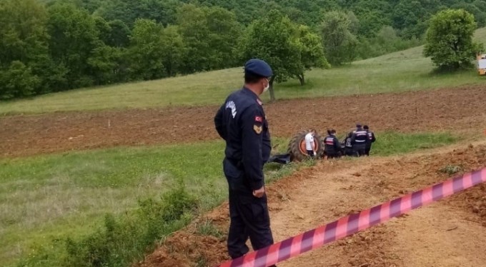 Traktörünün altında kalan çiftçi öldü