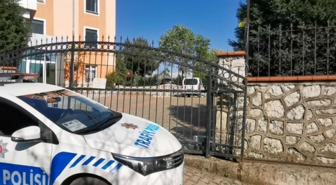 Bagajdan poşetleri alırken aracın freni boşalınca....