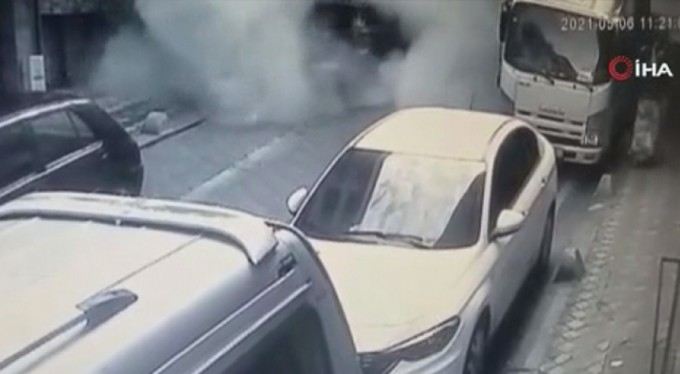 Çöken binanın altından hayata böyle tutundular