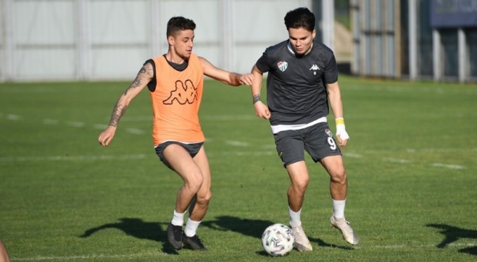 Bursaspor Keçiörengücü maçına ayak tenisiyle hazırlandı