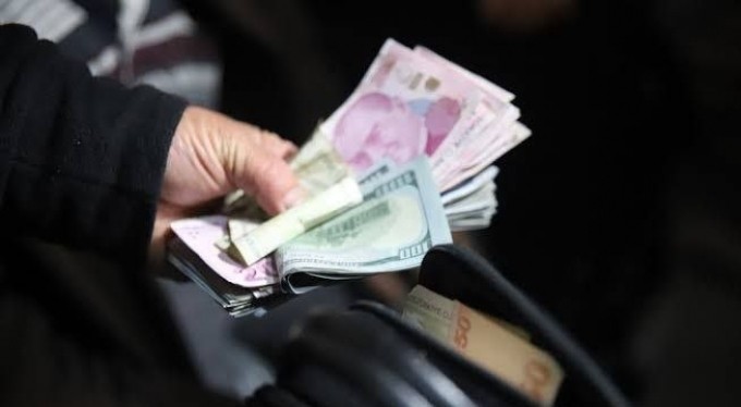 Otomobilden düşen 100 bin TL'yi kim aldı?