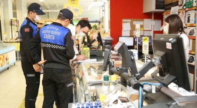 Zabıtadan marketlere yasaklı ürün satışı denetimi