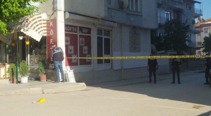 Magandalar yoldan geçen kadını vurdu