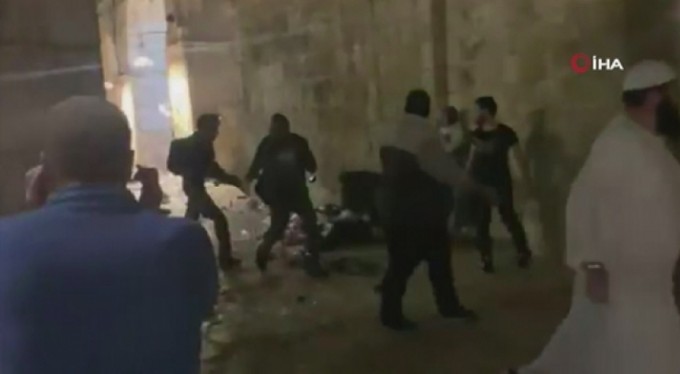 Mescid-i Aksa saldırısında yaralı sayısı 205'e yükseldi
