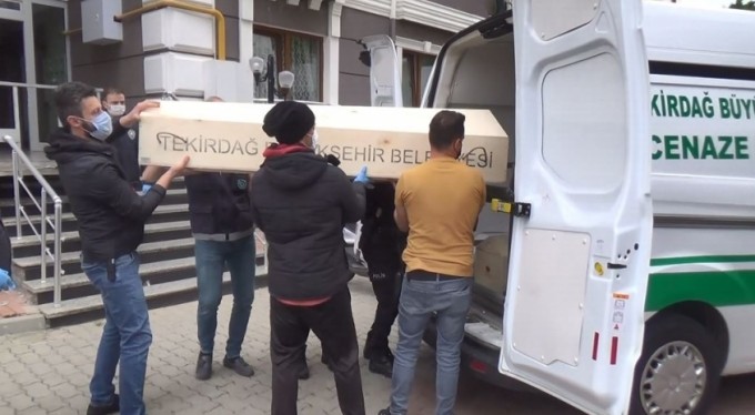 Mübarek günde vahşet; kızını boğup kendini astı