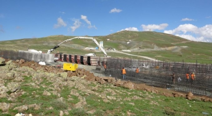 İran sınırına 64 kilometrelik güvenlik duvarı örülüyor