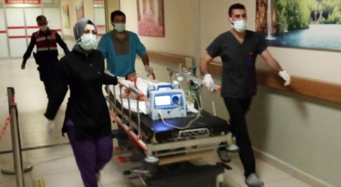 Otomobilin ezdiği minik Mustafa ağır yaralandı