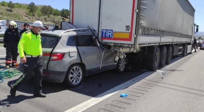 Başkentte cip, TIR'a arkadan çarptı: 2 ölü, 3 yaralı