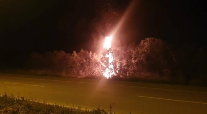 Odun yüklü kamyonet alev topuna döndü