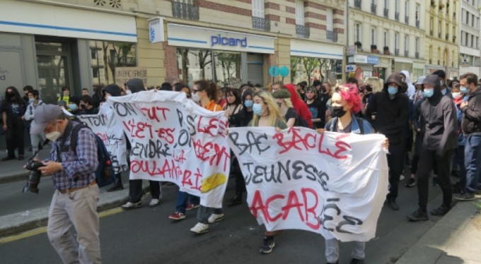 &nbsp;Paris'te öğrenciler, hükümete karşı eylemde