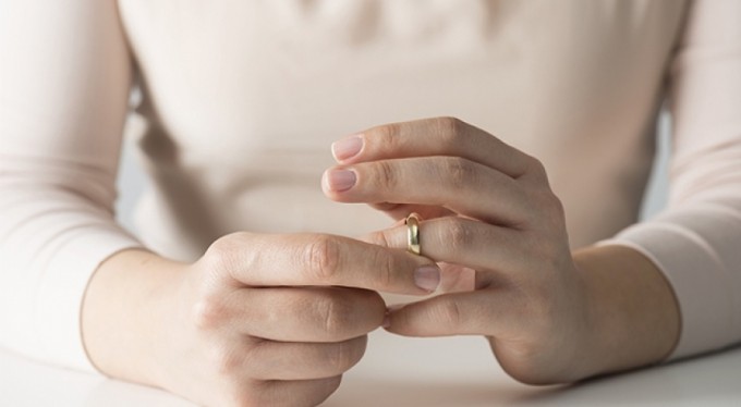 Ekonomik şiddet hem boşanma hem tazminat sebebi