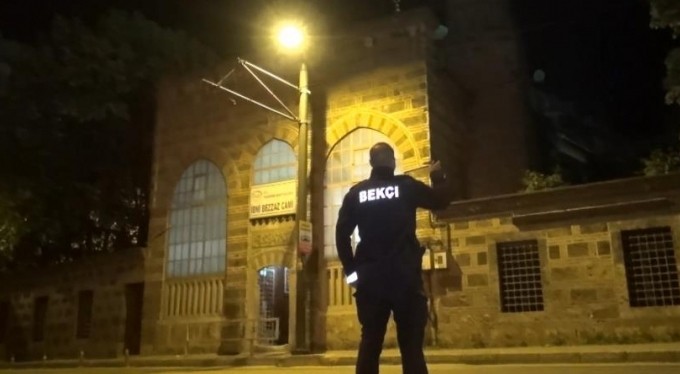 &nbsp;Bursa'da tarihi camide hırsızlık alarmı