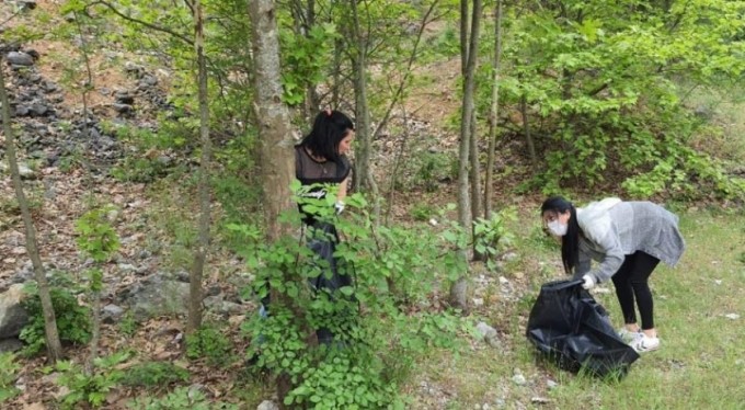 Gönüllüler, hem doğayı temizlediler hem de...