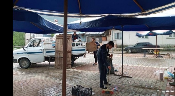 Artık pazarcılar kendi çöplerini kendileri toplayacak