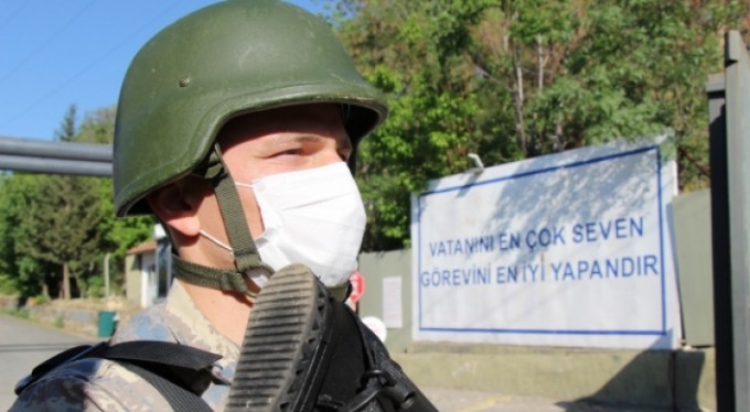 Gözler semada, eller tetikte, yürekler Ramazan'da