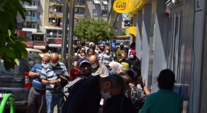 Kısıtlamada PTT kuyruğu 'pes' dedirtti