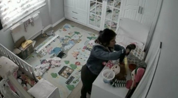 Kadın hırsızlar, 10 bin liralık ziynet eşyasını böyle çaldı