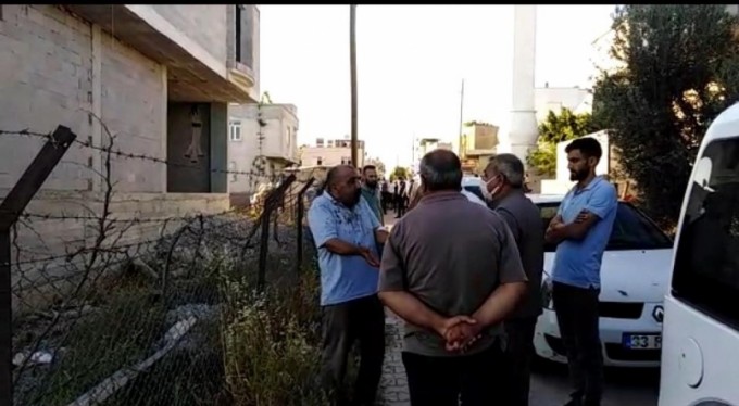 Büyükler de çocuklara uydu, 1'i polis 2 yaralı