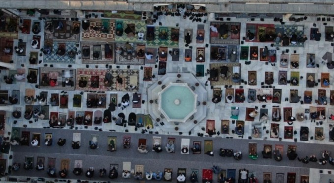 Emirsultan Camii'nde 3 yıl sonra ilk Bayram Namazı