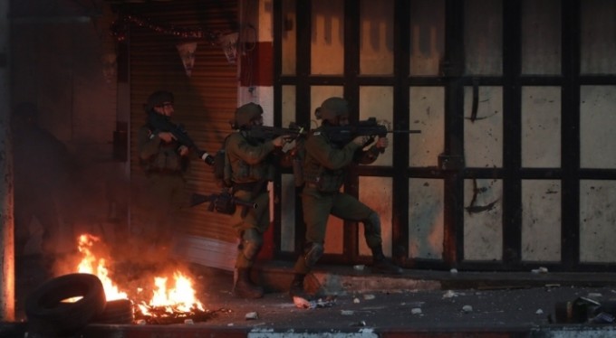 İsrail'den El Halil'deki Filistinlilerin gösterisine ses ve gaz bombalı müdahale