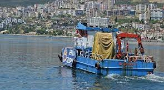 Gemlik&nbsp;Körfezi'nde temizlik sürüyor