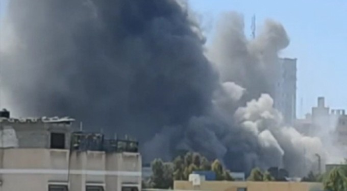 İsrail, Gazze'de medya ofislerini de vurdu