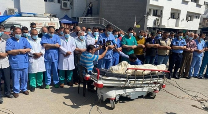 Zalim İsrail, sağlıkçıları hedef aldı; 2 Filistinli doktor öldü