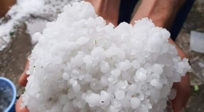 Bursa'ya ceviz büyüklüğünde dolu yağdı