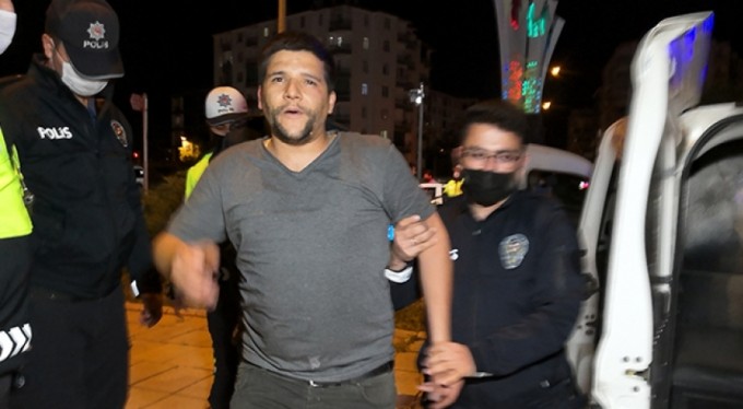 Hem suçlu hem güçlü. Alkollü sürücü polis ve basına saldırdı