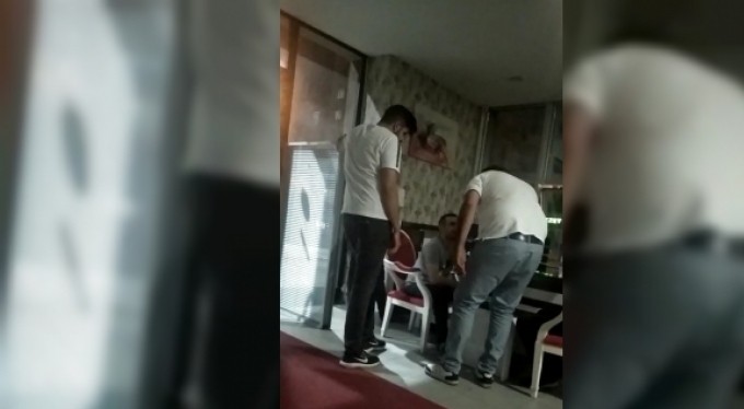 Tacizci taksiciye meslaktaşlarından meydan dayağı