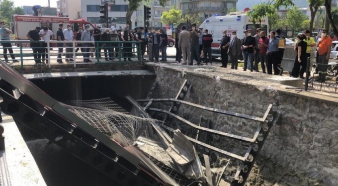 Bursa'da köprü inşaatı çöktü, 3 kişi yaralandı