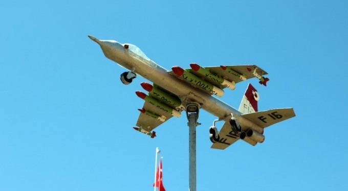 F-16 savaş uçağını satışa çıkardı