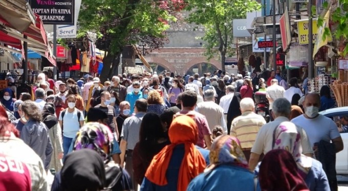İlk günden abarttık! Bursa'da iğne atsan yere düşmez