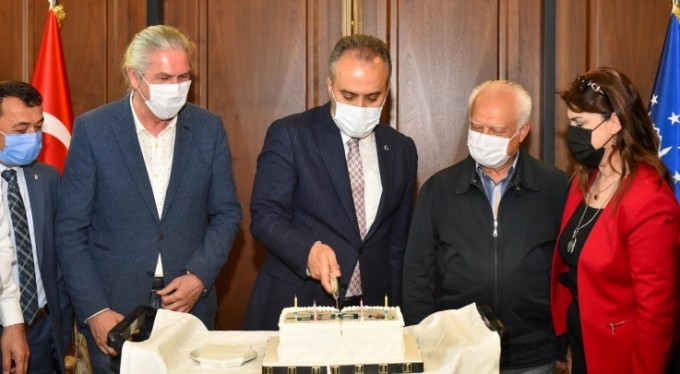 Başkan Aktaş'a doğum günü sürprizi