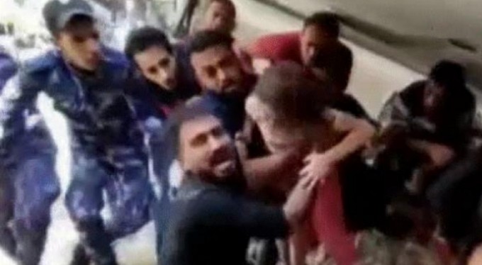 Gazze'de 7 saatin ardından 6 yaşındaki Filistinli kız enkazdan çıkarıldı