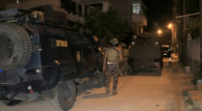 Kavganız batsın. Sokakta oynayan çocuğu vurdu