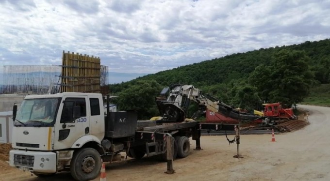 Devrilen vincin operatörü yaralandı