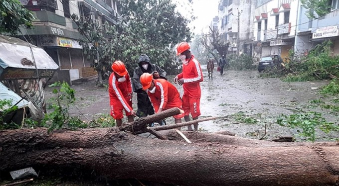 Hindistan'ı Tauktae fırtınası vurdu: 20 ölü