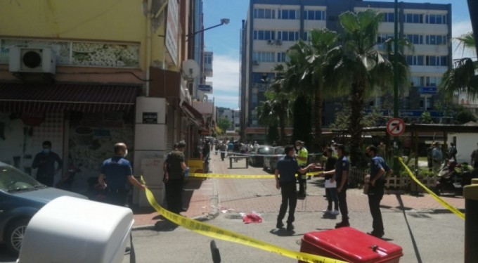 İş yerine silahlı saldırı: 2 ölü 1 ağır yaralı