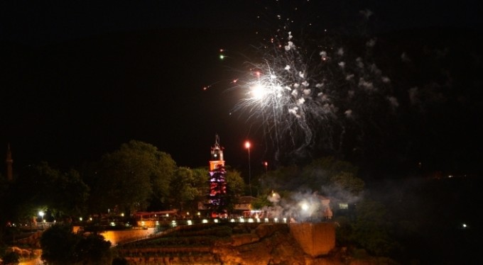 Bursa'daki kutlamalara havai fişekli final