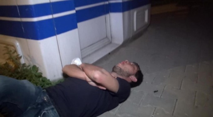 Bursa'da alkollü gencin ibret verici görüntüsü