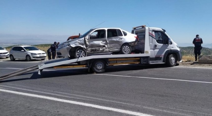 Zincirleme kaza: 2 ölü, 6 yaralı