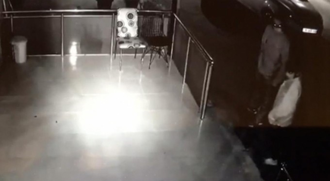 Bursa'da biri gözetledi, diğeri çaldı