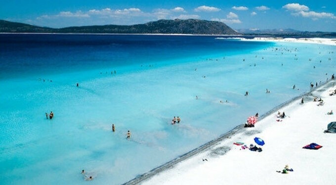 Salda Gölü'ne dökülen atık suya sert tepki